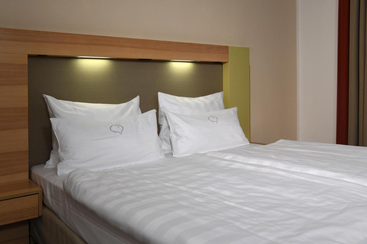Landhotel Schnuck ชเนเวอร์ดิงเงิน ภายนอก รูปภาพ