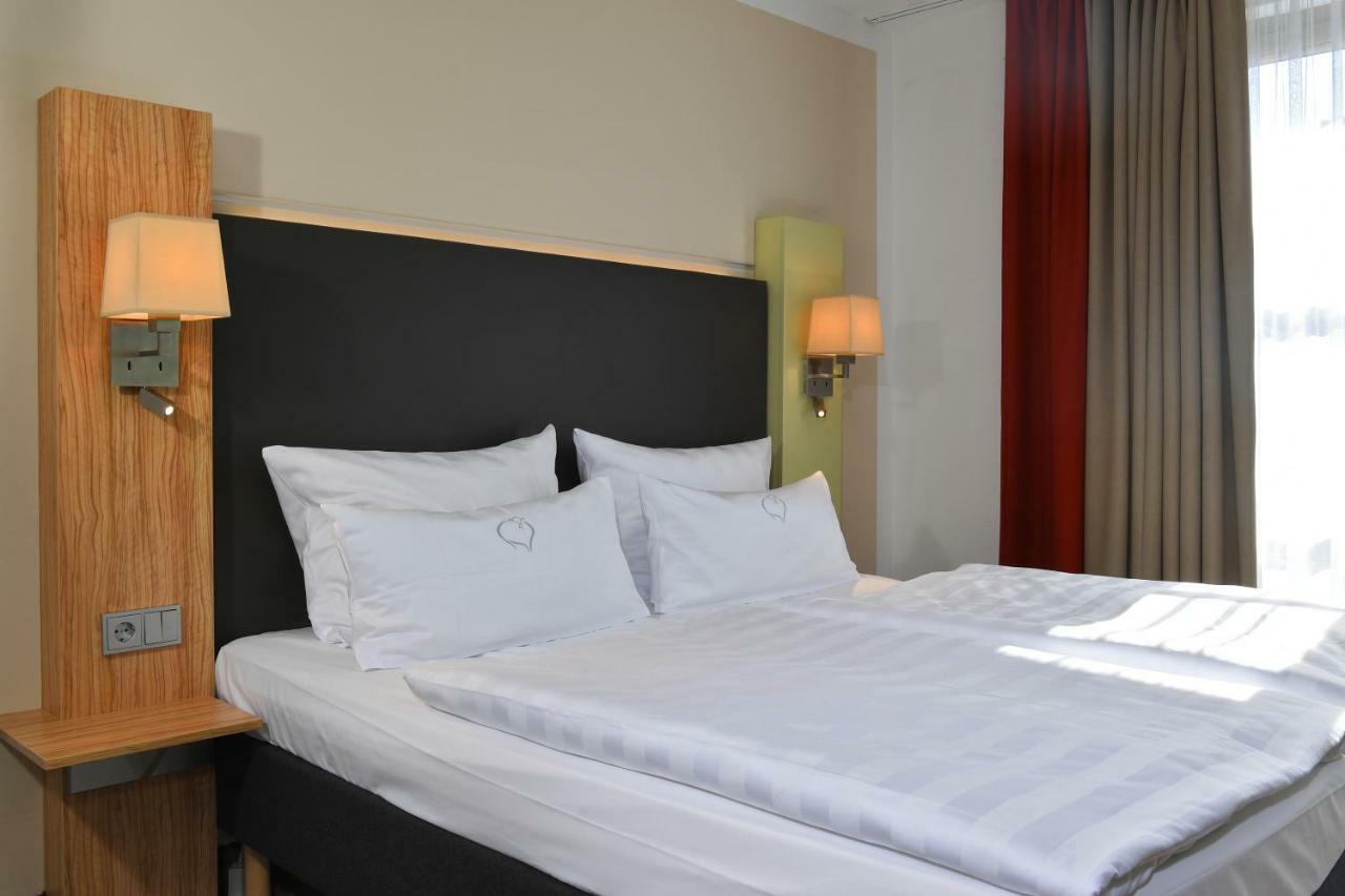 Landhotel Schnuck ชเนเวอร์ดิงเงิน ภายนอก รูปภาพ